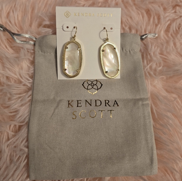 Kendra Scott Elle Gold Drop Earrings in Ivory Pearl. - Picture 6 of 14